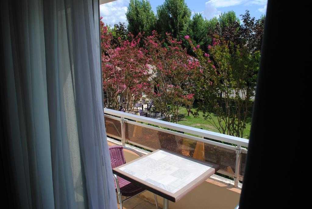 Logis Hotel & Restaurant Le Fleurance Exterior photo