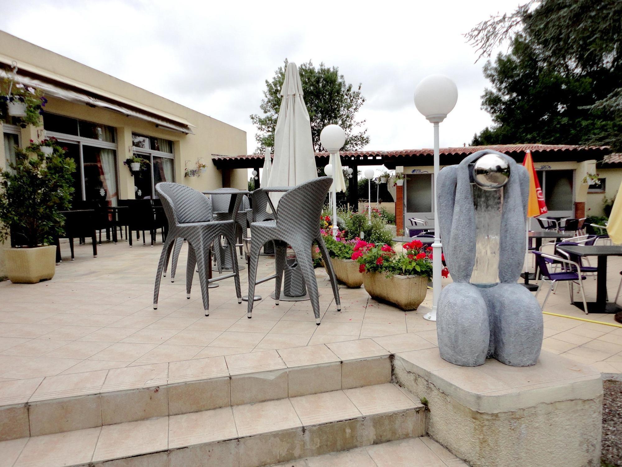 Logis Hotel & Restaurant Le Fleurance Exterior photo